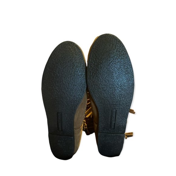 Minnetonka Fringe Boots - Picture 3 of 6